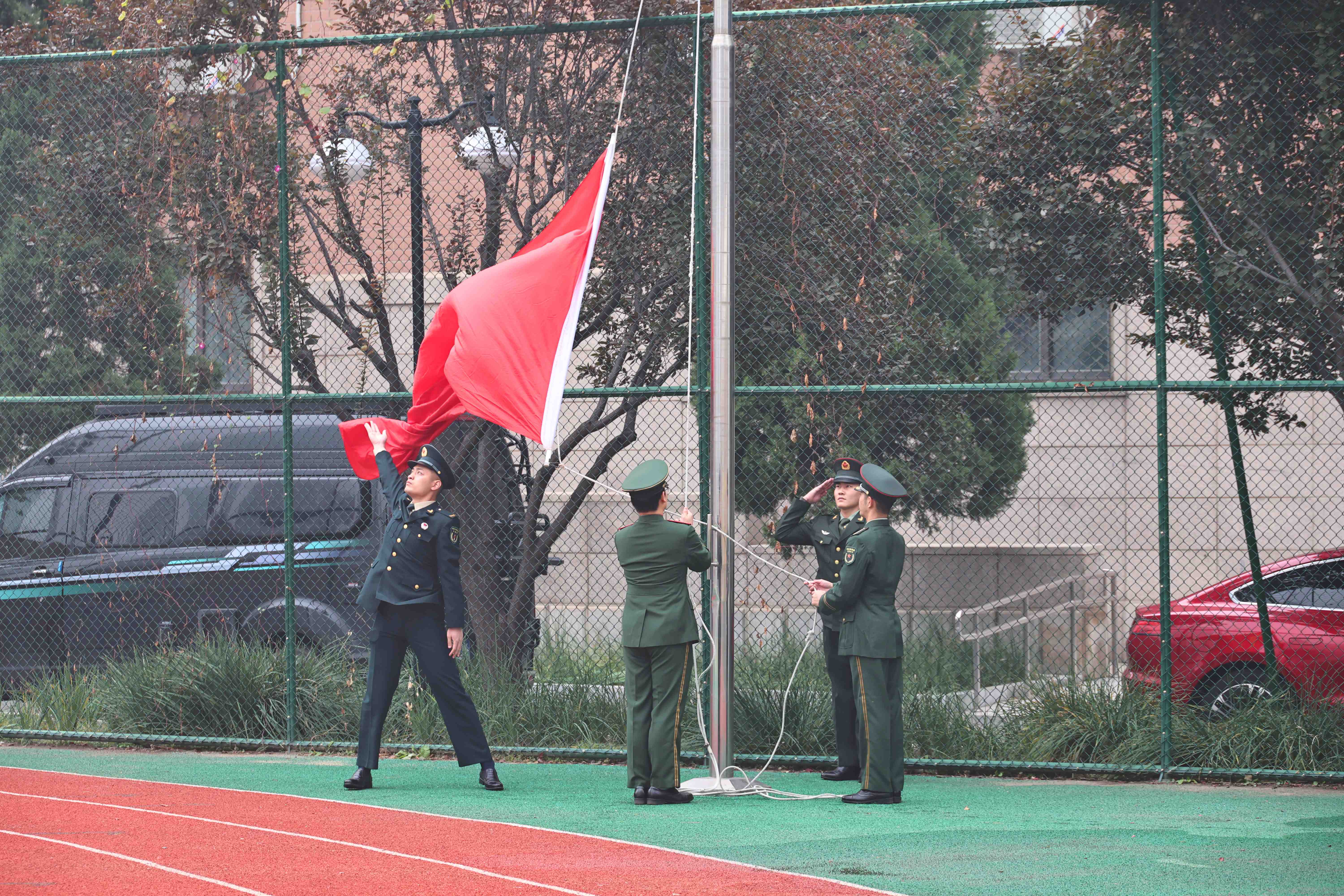 20241026 第十八届运动会 摄影杨鹏宇 0322 拷贝.jpg